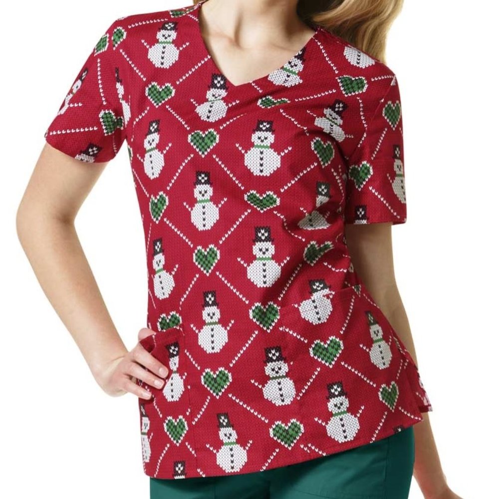 Zoe + Chloe Fair Isle Snowman Hearts Print Scrub Top